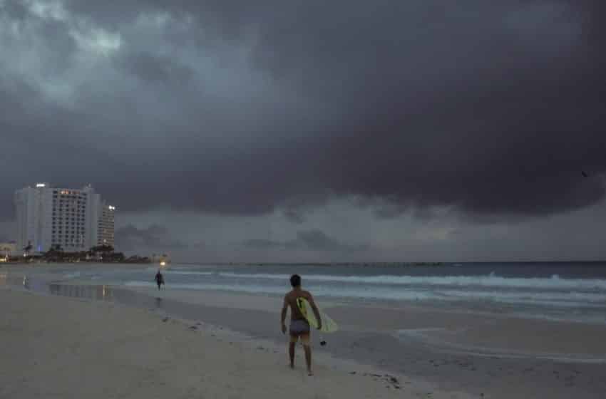 Hurricane Zeta hits southeast Mexico, slings speedy wind and rain at Delta-hit Cancun