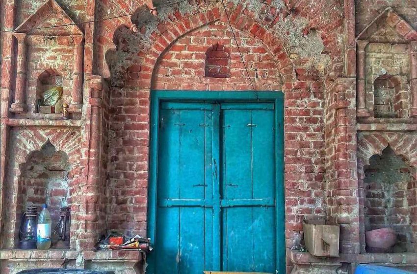 Huma-Khan-heritage-village-door
