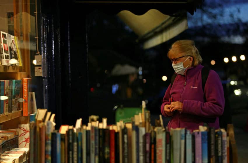 UK booksellers go digital in fight against lockdown collapse