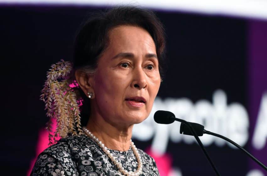Peace-winner Suu Kyi set to retain Myanmar helm in elections