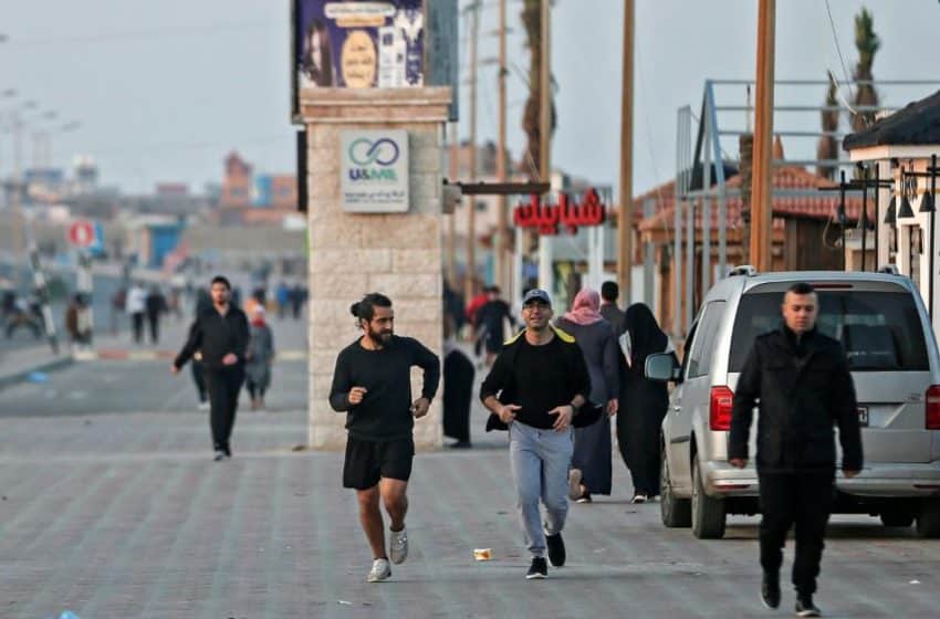 Palestinians take 'mental health' coastal walks in Gaza (AFP)
