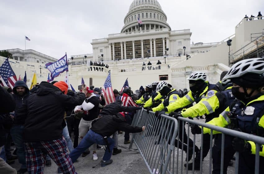 Protestors push past barricades at US Capitol grounds [Image: Julio Cortez/AP]