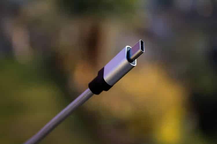 EU votes to compel cellphone companies to employ the same charger