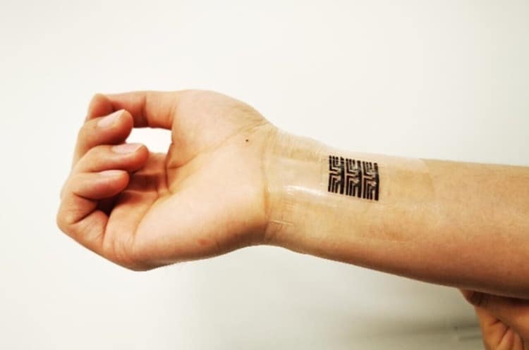 A stretchy computing device feels like skin and analyses health data with brain-mimicking AI
