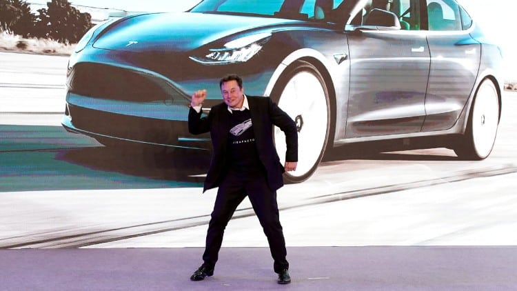 Analysts dispute Elon Musk’s claim Tesla becoming bigger than Apple