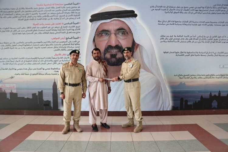 Pakistani expat who went viral for controlling traffic honoured by police